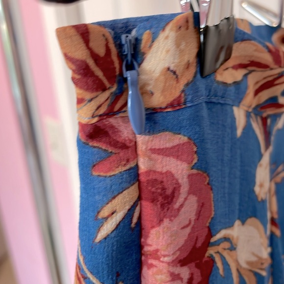 NWT Blue Floral Urban Outfitters Mini Skirt Size Small - Picture 4 of 5